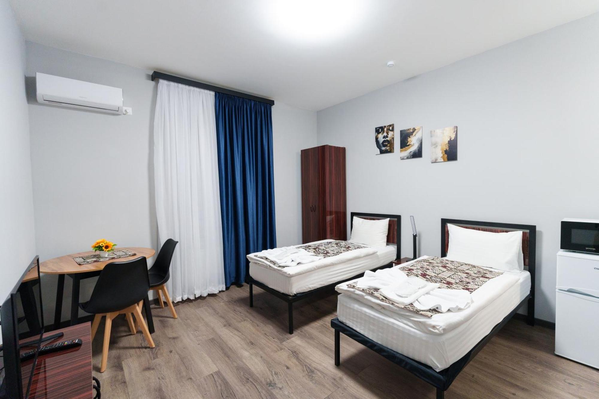 Gh Family Hotel Jerevan Buitenkant foto