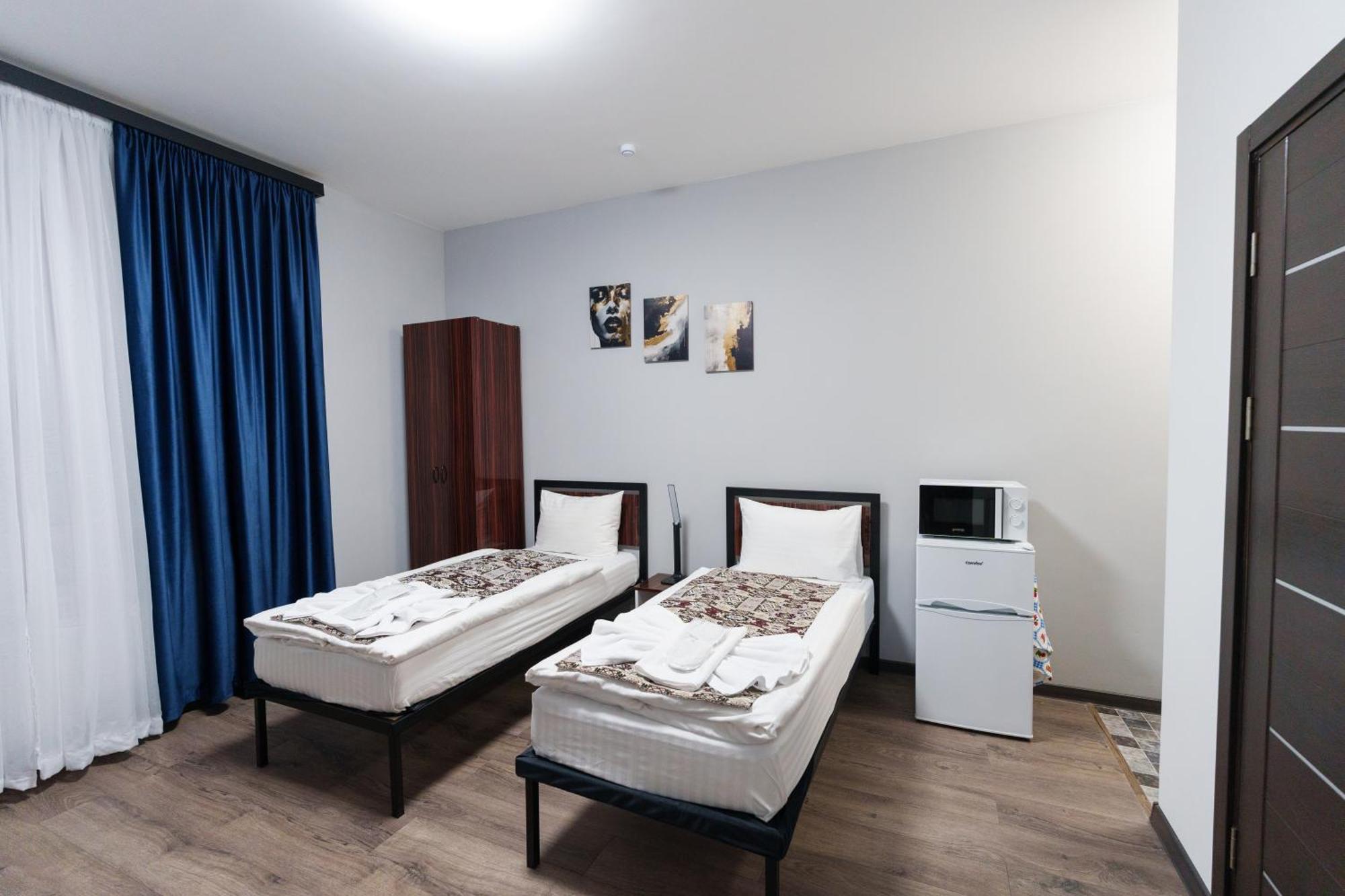 Gh Family Hotel Jerevan Buitenkant foto