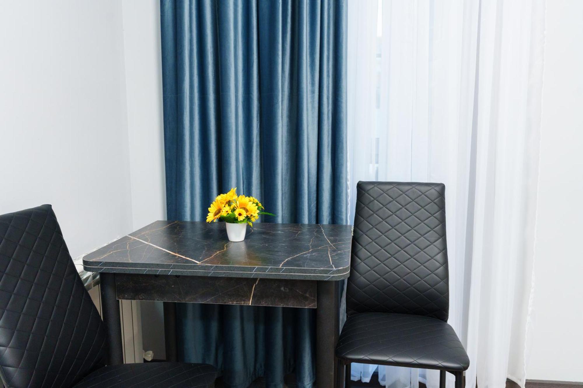 Gh Family Hotel Jerevan Buitenkant foto