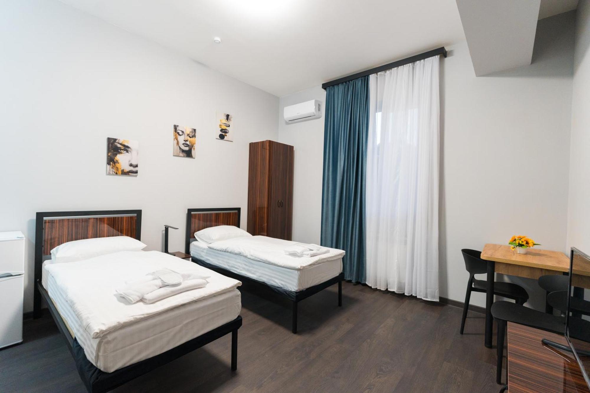 Gh Family Hotel Jerevan Buitenkant foto