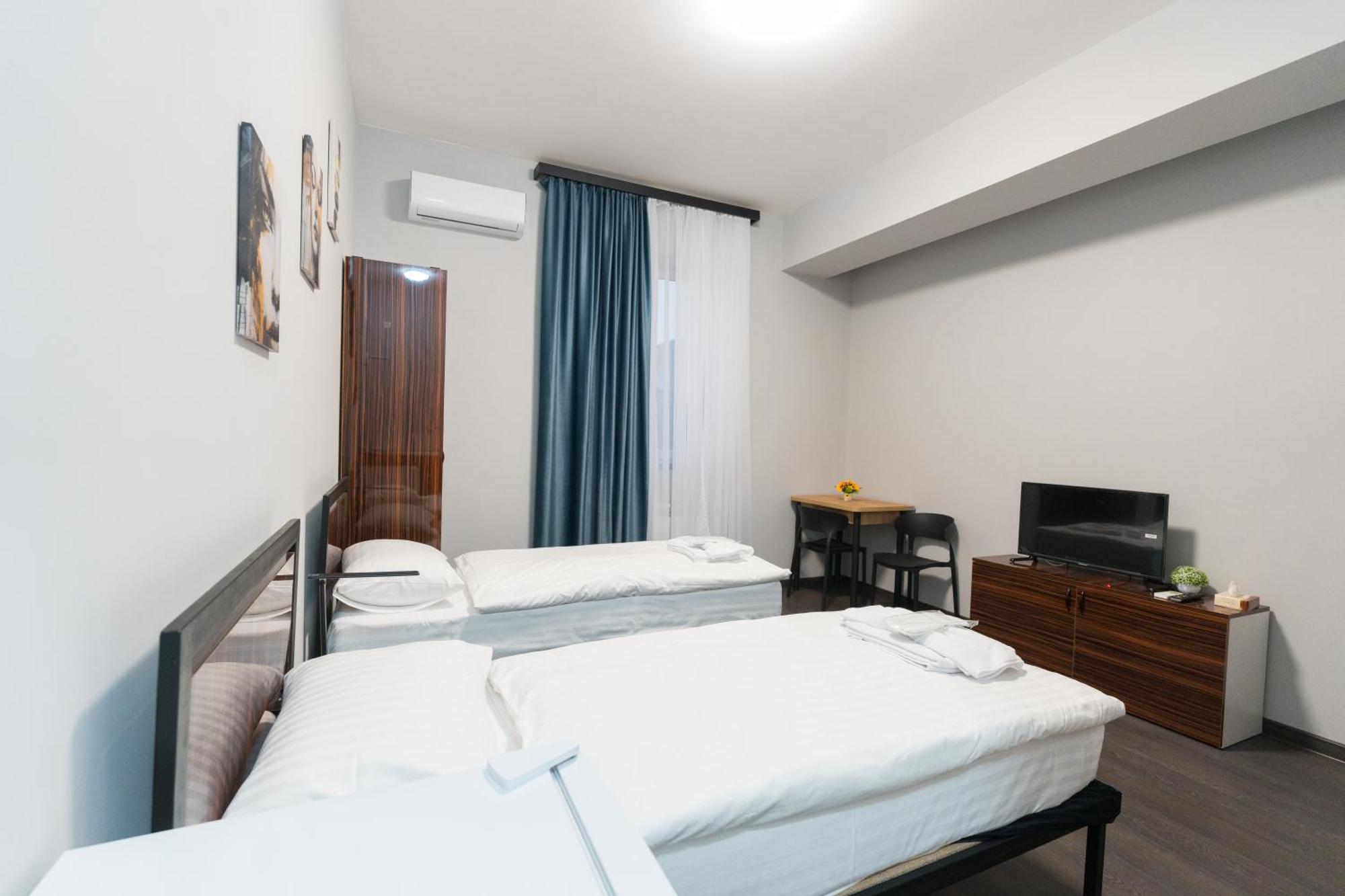 Gh Family Hotel Jerevan Buitenkant foto